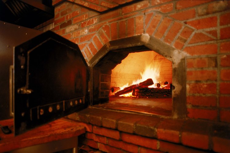 Un horno para pizza permite una rápida cocción y deja crujiente la corteza.