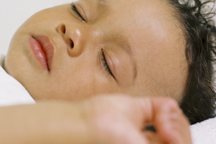 Puede haber un mayor riesgo de muerte súbita en los niños que descansan sobre sus estómagos.