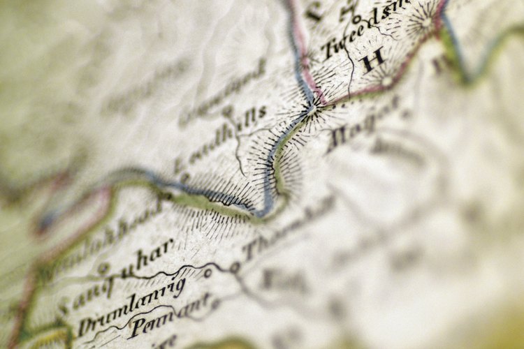 Los cartógrafos usan muchos instrumentos clave para hacer los mapas