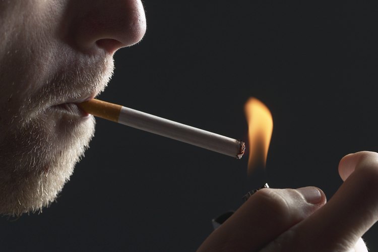 Quita el olor de los cigarrillos usando artículos de tu casa.