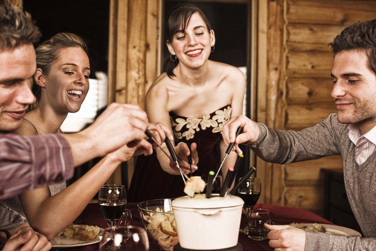 Una fondue es divertida para toda la familia.