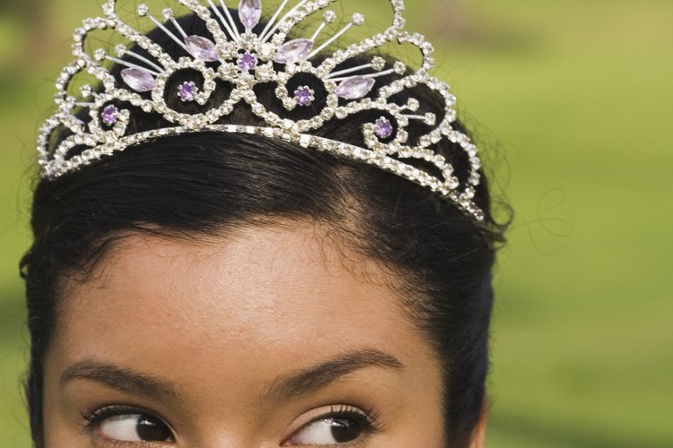 Una tiara es un regalo tradicional.