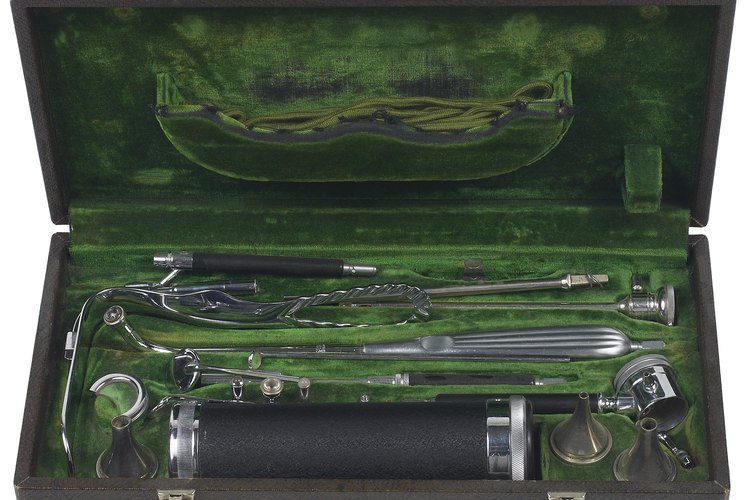 Colección de antiguos instrumentos históricos.