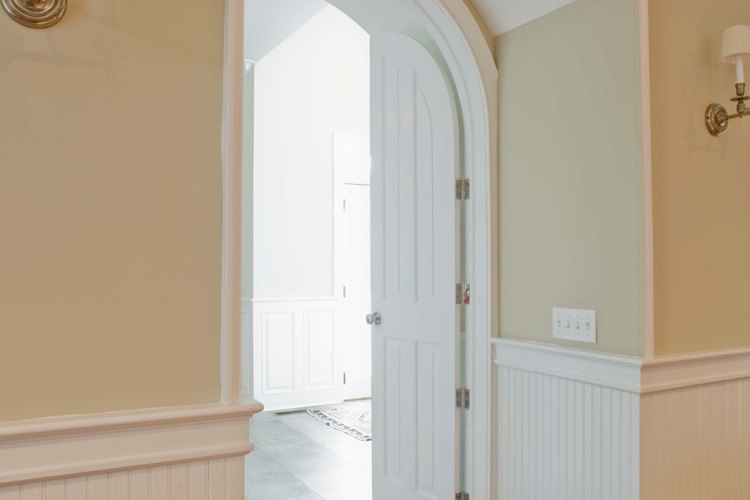 Un arco en una entrada puede dar un aspecto más amplio a tu casa.