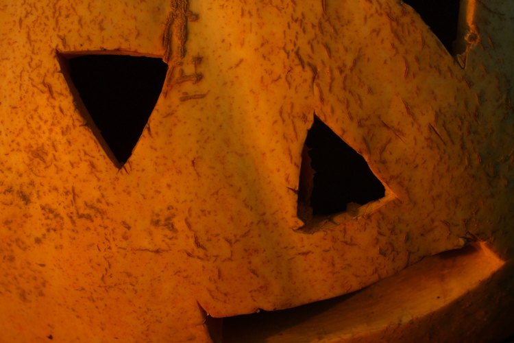 Si deseas diseñar y crear tu propio disfraz de Halloween, es posible que debas confeccionar pantalones de plástico.