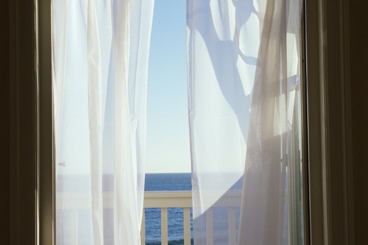 Las ventanas con auto-oscurecimiento eliminan la necesidad de cortinas para ocultar.