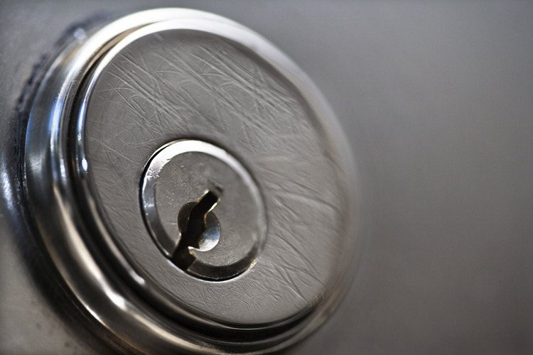 Perforar una cerradura de cilindro debe tomar sólo unos minutos.
