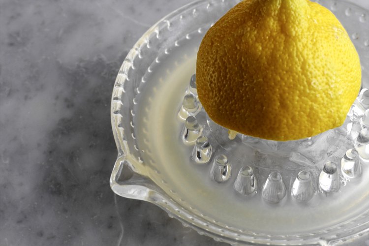 Jugo de un limón.