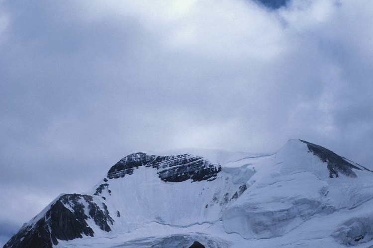 El campo de bancos de hielo de Columbia está a un fácil día de viaje del campamento Mosquito Creek.