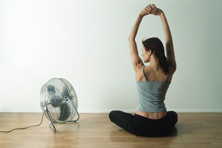 Los ventiladores te refrescan durante una rutina de ejercicio.