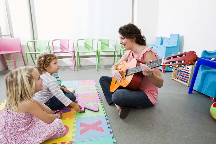 Las canciones son una manera de enseñar a los niños en edad preescolar acerca de la rima.