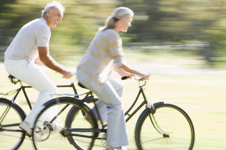 Pasea en bicicleta por los senderos de Amherst.