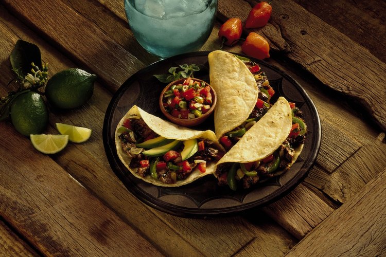 Marina la aleta en salsa teriyaki o en un marinado mexicano.