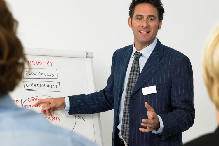 Un coordinador de marketing debería tener buenas habilidades de comunicación y conocimiento de negocios.