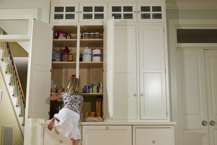 Los niños que se suben a los muebles pueden terminar con lesiones graves, como trauma cerebral e incluso la muerte.
