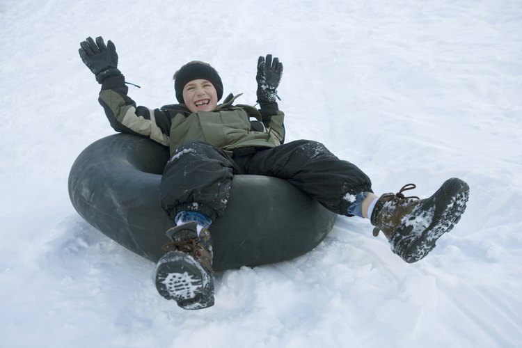 Deslizarse en un neumático sobre la nieve es sólo una de las opciones de aventura en Frisco.