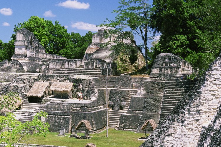 Las ruinas mayas en Tika, Guatemala son parte de los restos de una civilización avanzada.