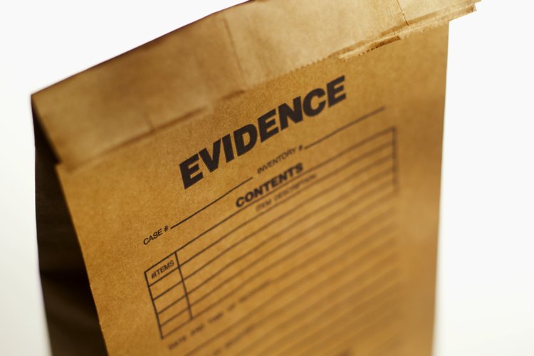 Los químicos forenses tienen que ser fuertes para hablar en público, ya que a menudo son llamados a demostrar sus hallazgos científicos frente a un tribunal.