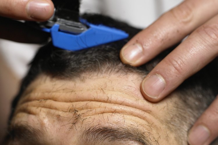 Las máquinas de cortar y maquinillas de afeitar a menudo se confían a un barbero.