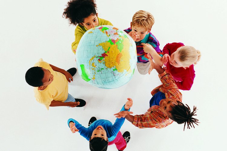 Las actividades internacionales enseñan a los niños sobre su mundo.