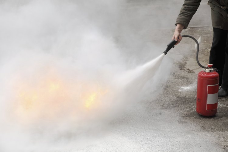 Un extinguidor de fuego común.