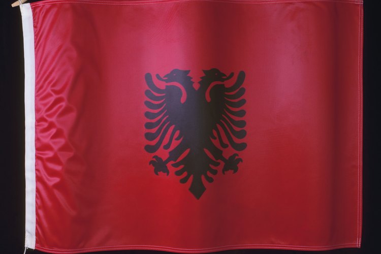 La bandera nacional de Albania es sencilla, pero sumamente simbólica.