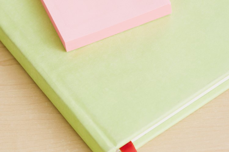 Aunque las computadoras han venido a suplir las libretas, hay empleos en los que resulta indispensable tener una.
