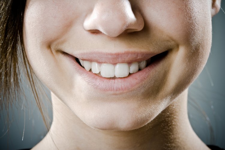 Consigue dientes más blancos naturalmente.