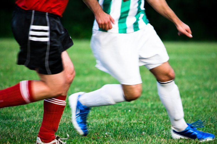 Los entrenadores de fútbol soccer profesional manejan equipos en distintos niveles.