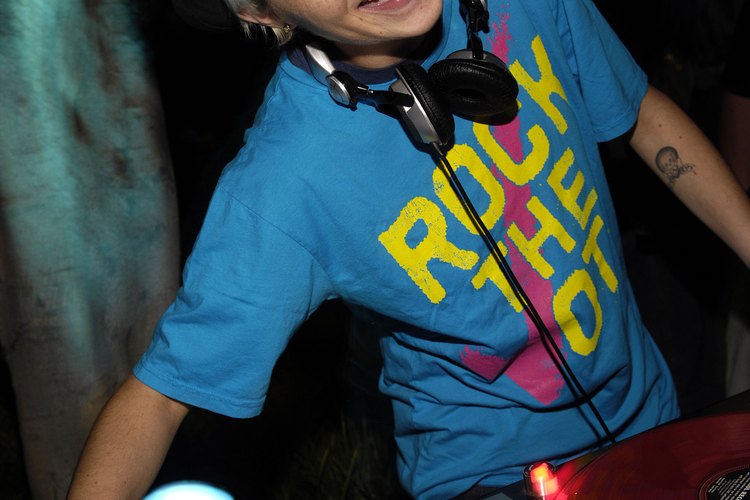 Samantha Ronson toca música en el evento Rock The Vote.