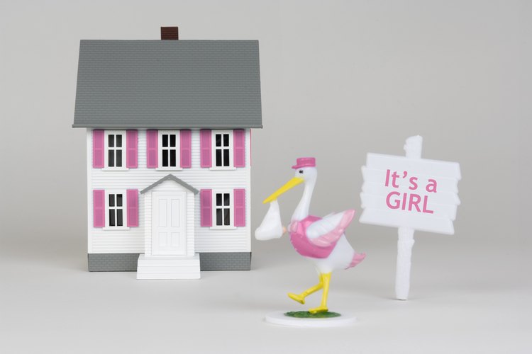Una figura de cigüena es ideal para la decoración de un baby shower.