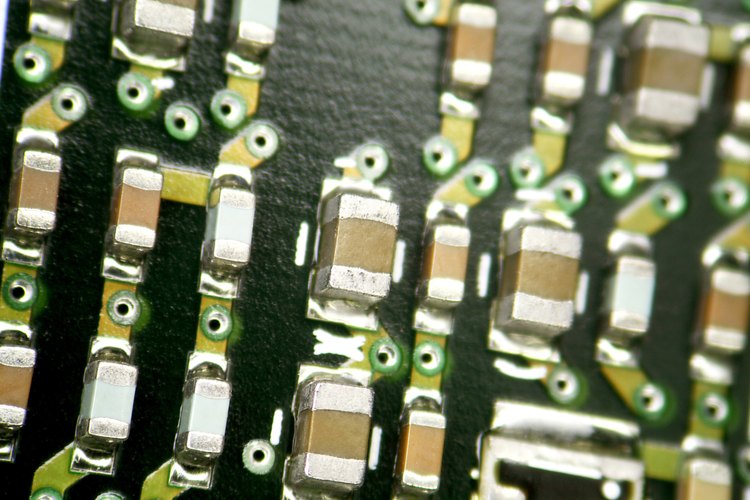 Se puede utilizar alcohol para limpiar los PCB.