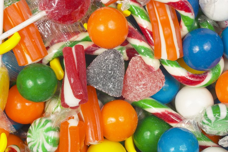 Con un poco de creatividad, puedes convertir los dulces coloridos en un modelo de célula animal.