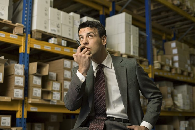 Este gerente es responsable total del inventario, tanto del existente como de las partes que se regresen por defectos.