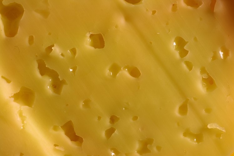 Nunca es buena idea consumir queso rancio o vencido.