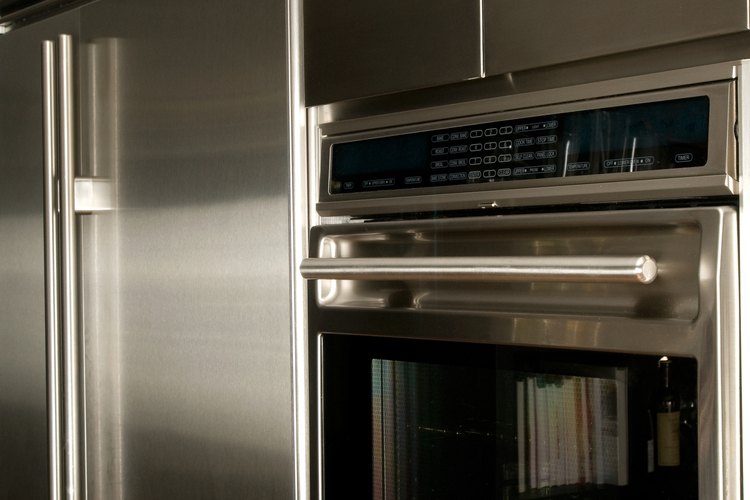 Un refrigerador Samsung tiene una luz indicadora de filtro para informarte cuando ha llegado el momento de cambiar el filtro de agua.