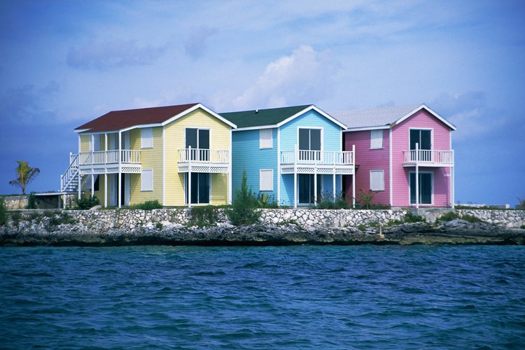 Casas color pastel, New Providence, Bahamas.