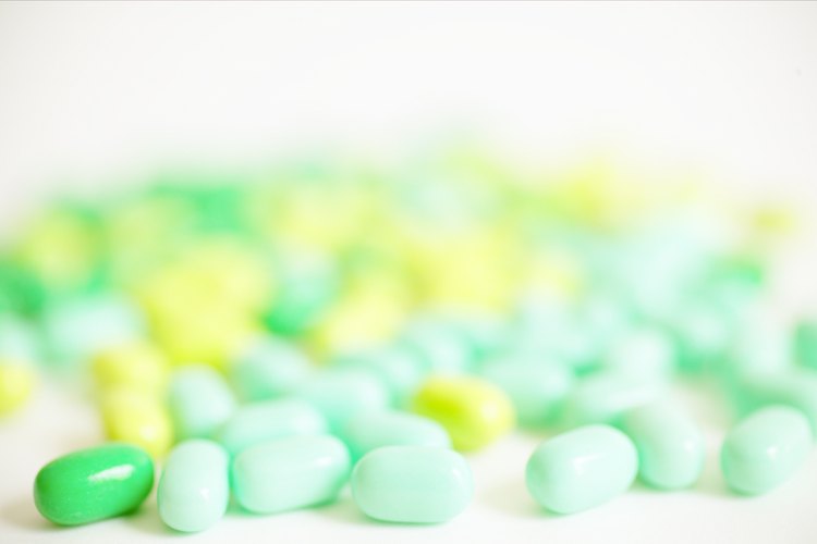 Las multivitaminas para los niños son con frecuencia de colores brillantes y con gusto a frutas.
