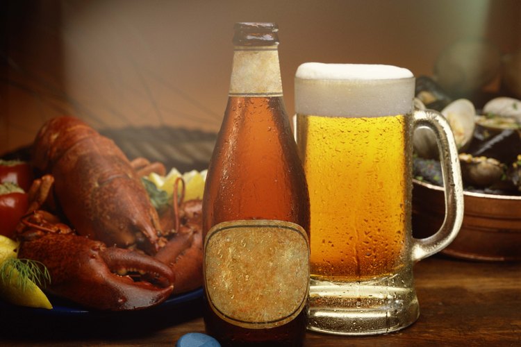 Sé el alma de la fiesta cuando sirvas tu cerveza de elaboración casera.