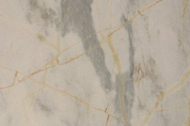 Crea la ilusión del mármol con técnicas de pintura de imitación.