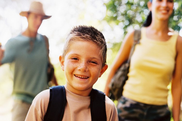 Haz la primera experiencia de mochilero divertida para que los niños quieran volver a ir.