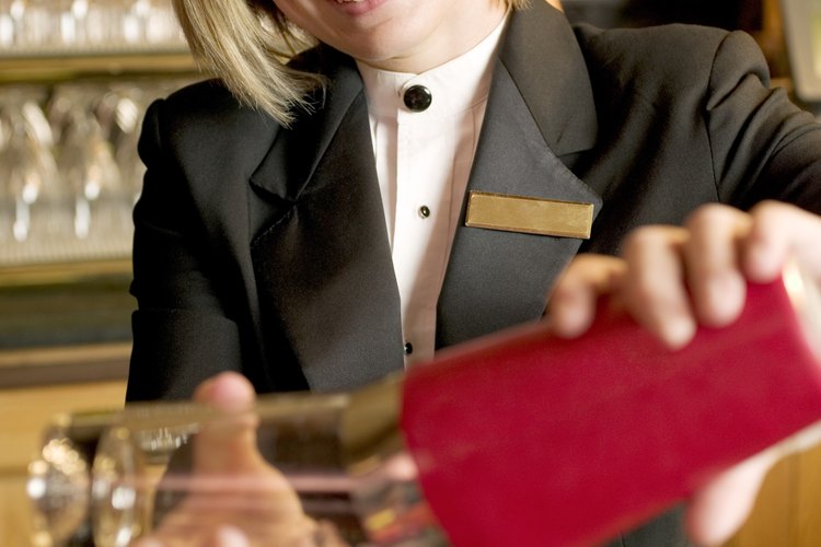 Sé profesional, peor añade un poco de personalidad para hacer un currículo de barman excepcional.