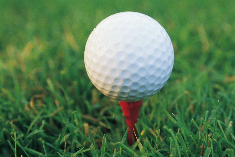 Las mujeres deben vestirse apropiadamente para ver su evento de golf favorito.