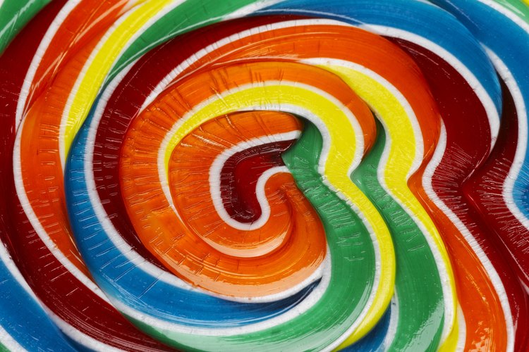 Los colores metálicos son una opción común para una base de color debido a la apariencia brillante del verdadero granito.
