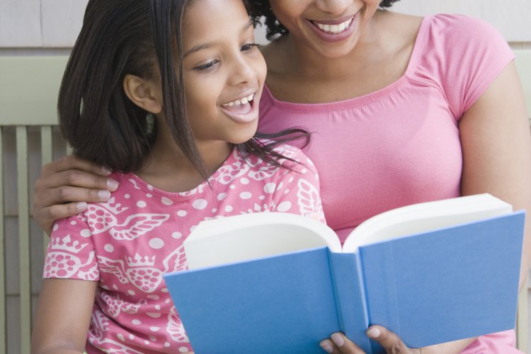 Los padres pueden mostrarle a los niños cómo hacer conexiones con la literatura compartiendo sus experiencias.