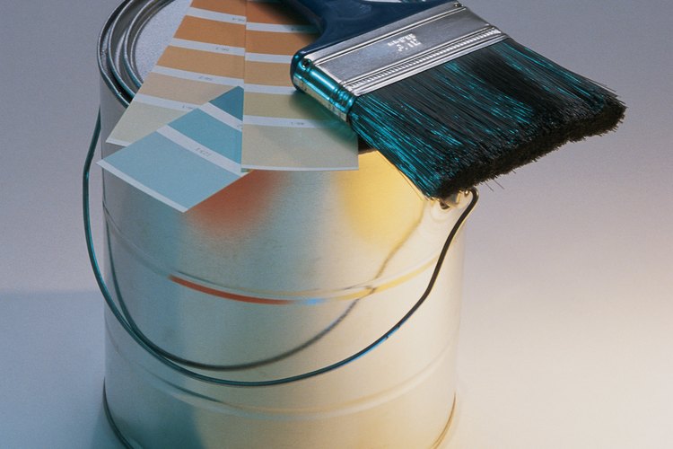 Puedes distinguir la diferencia entre las pinturas a base de aceite y las pinturas de látex.
