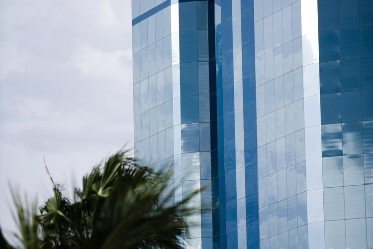 En Miami hay gran actividad comercial.