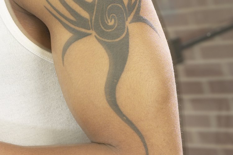 Sin importar tu presupuesto, siempre hay maneras de oscurecer un tatuaje descolorido.