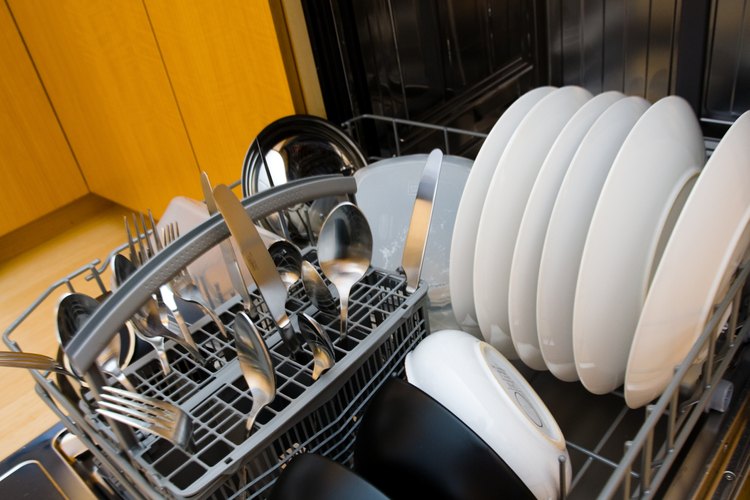 Resuelve fácilmente los problemas con tu lavavajillas Whirlpool.