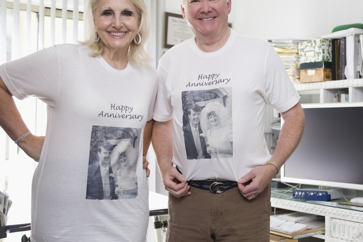Celebra 20 años de matrimonio.